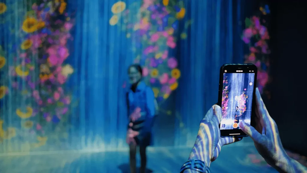 pwc-holo-selfiee
